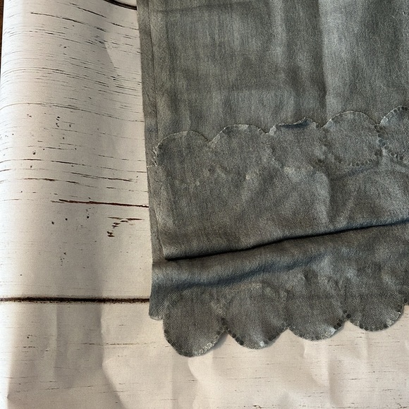 Dressy scarf/wrap Silver with rhinestone trim - Picture 6 of 7